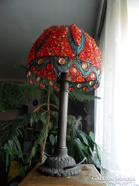 Special table lamp inlaid with crystals