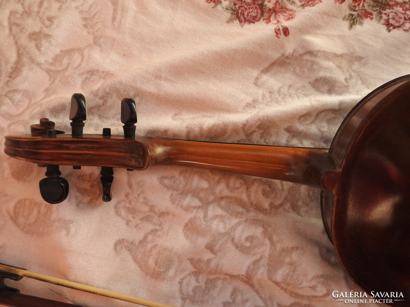 Antique master violin with string 60 cm