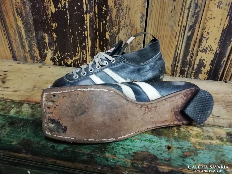 Sí futócipő, bőr cipő a 60-70-es évekből, dekoráció