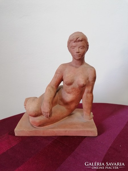 Bálint Józsa female nude statue
