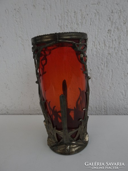 Antik vérpiros üvegbetétes fém szecis szarvasos dekoros váza