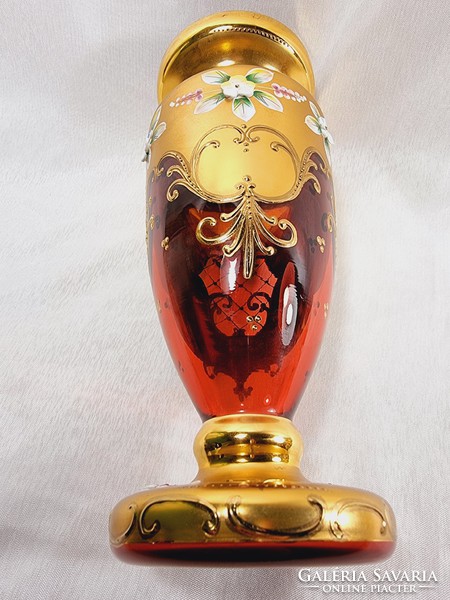 Bohémia piros amphora zománcozott aranyfestett üvegváza.
