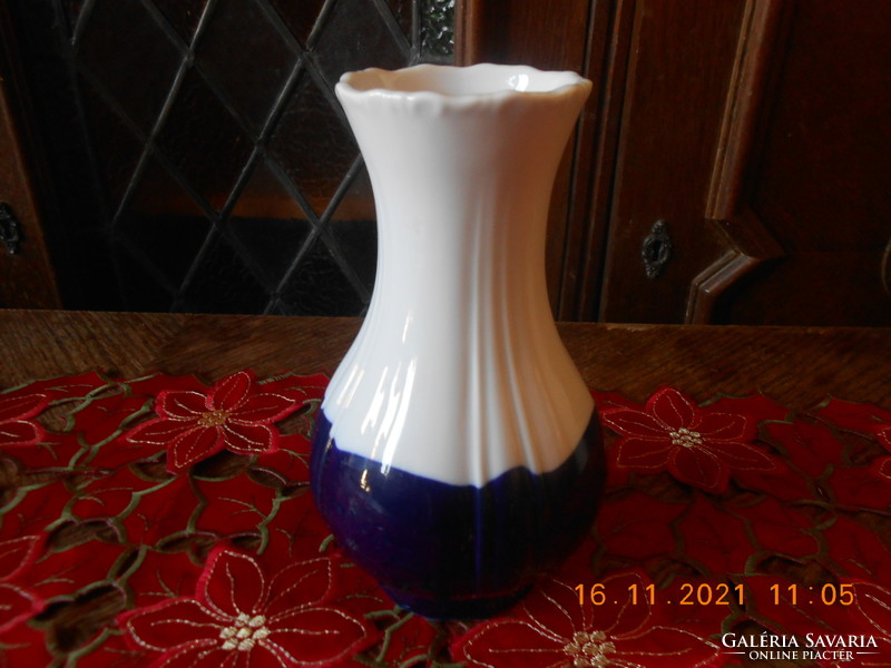 Zsolnay pompadour glazed vase