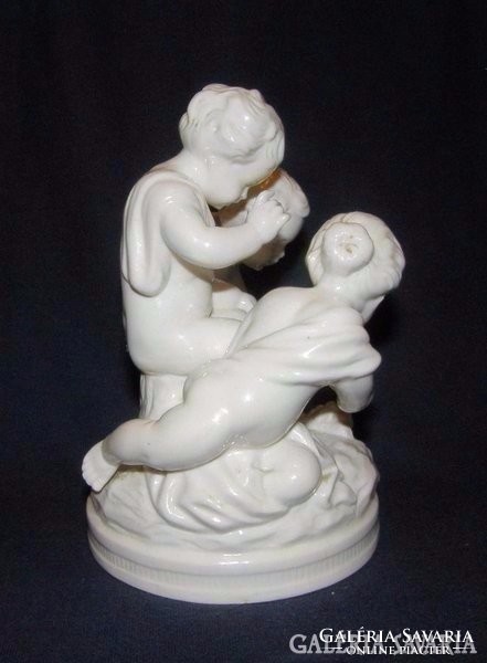 Ancient Thuringian or Neapolitan three-figure putto porcelain figurine