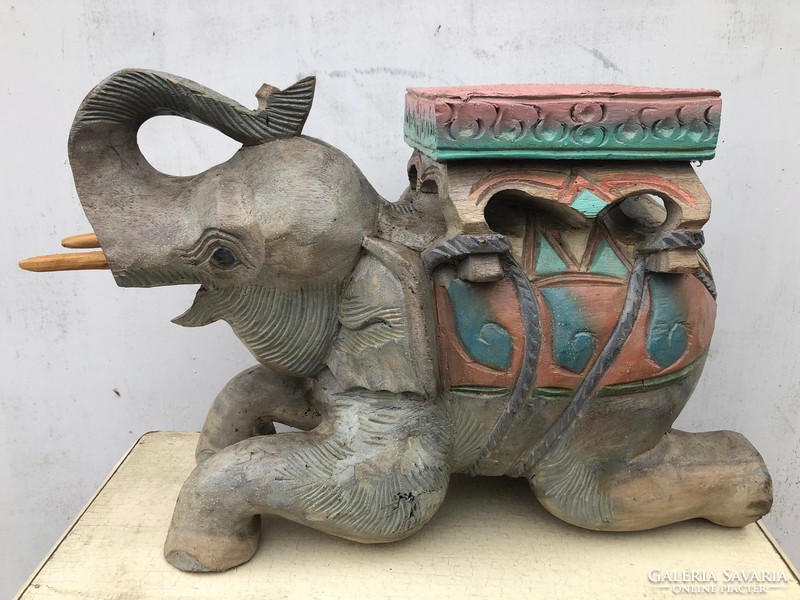 60 cm, carved wood / elephant