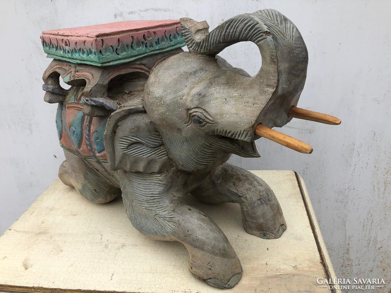 60 cm, carved wood / elephant