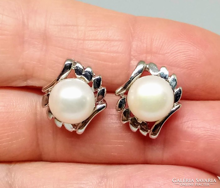 Freshwater white 8-9mm pearl earrings