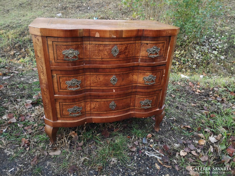 Chest of drawers