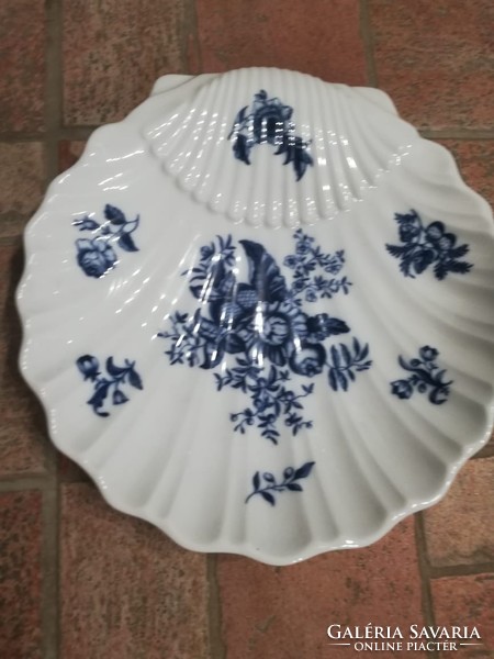 English royal worcester shell shaped centerpiece