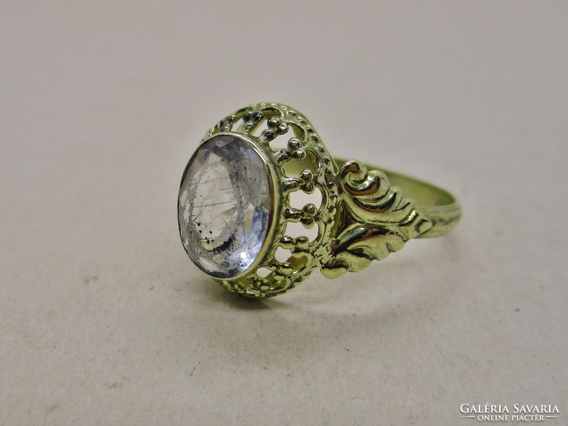Gyönyörű régi aranygyűrű fehér kővel