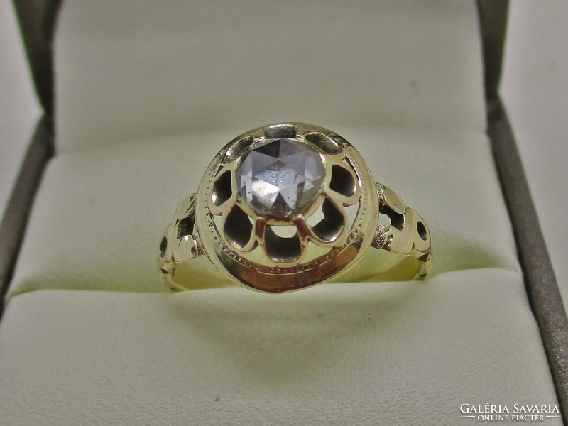Rare antique gold ring with 1 0.6ct diamond stone