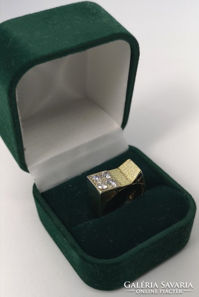 14 K magyar fémjelzett sárgaarany gyémántos gyűrű! Drágakő meghatározási tanúsítvánnyal!