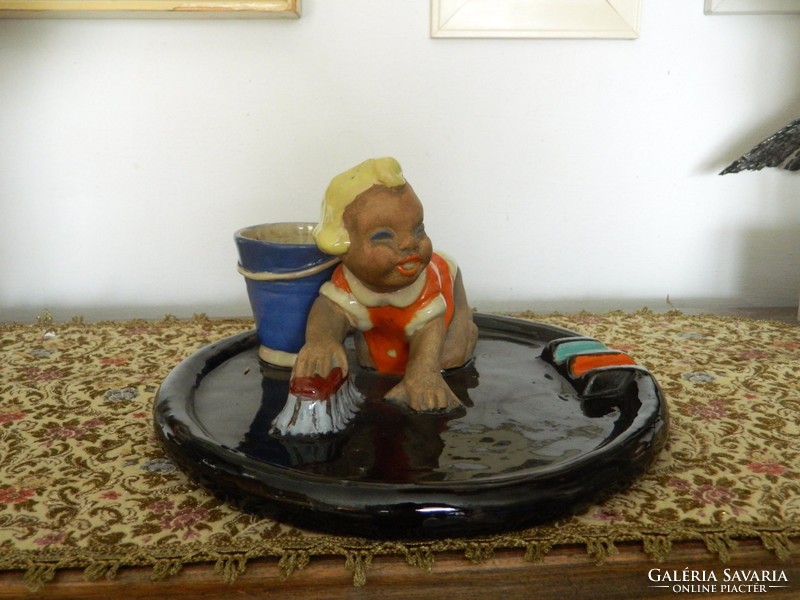 Hop pottery middle table - little girl - ashtray
