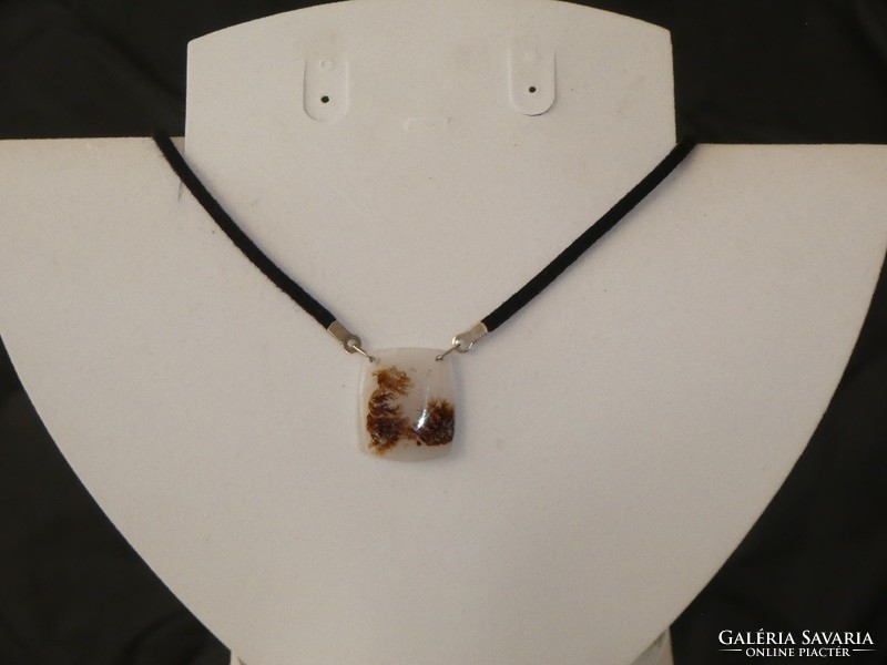 Agate pendant with natural dendritic pattern on leather necklace with nickel-free fitting.