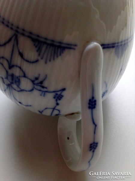 19.Ruuenstein hand-painted immortelle de saxa patterned round ribbed tea spout