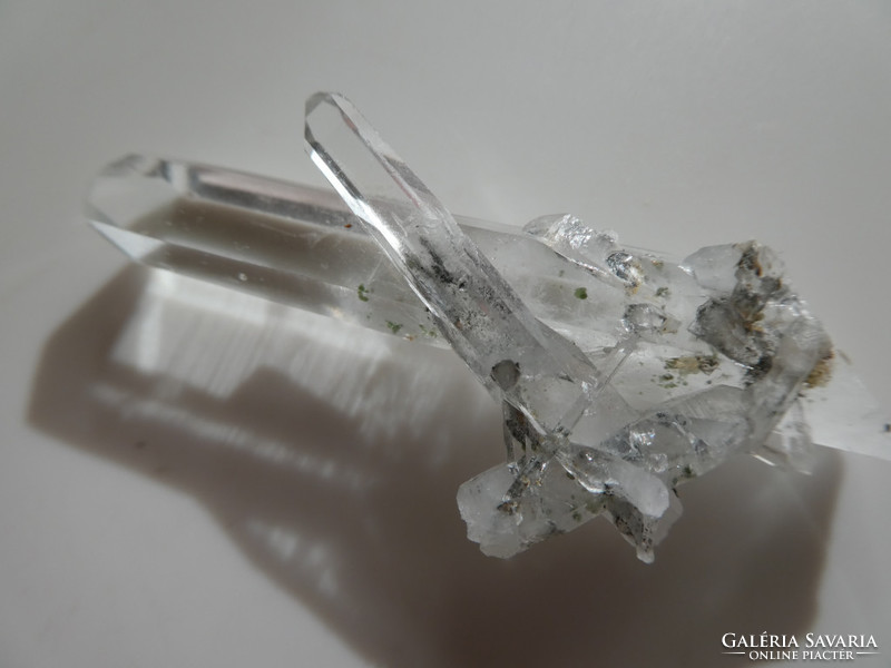 Természetes Hegyikristály kvarc dendrites zárványokkal. Gyűjteményi darab.