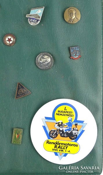 1G726 collection of old badges 22 pieces
