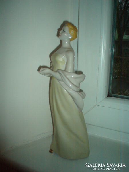 Art deco porcelain sculpture