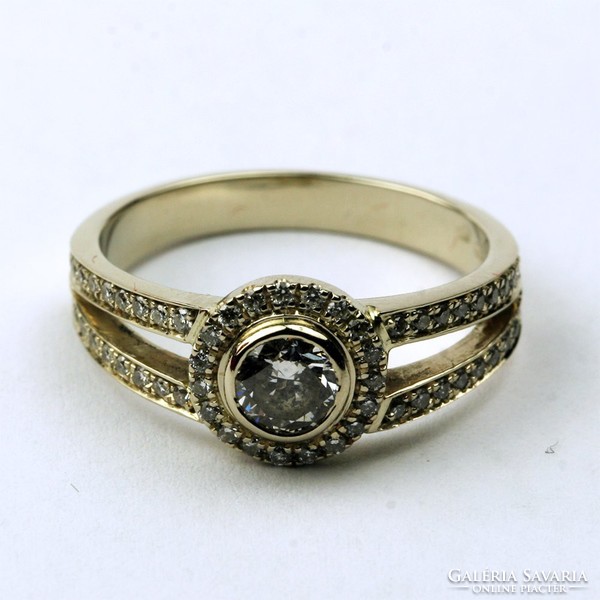 Women's gold ring with modern cut diamonds