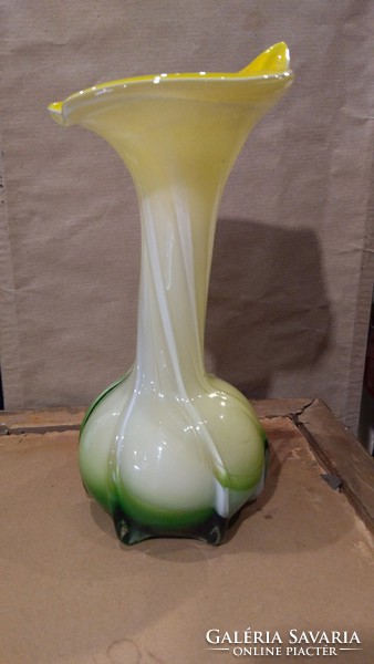 Cseh üveg váza, 17 cm magas, hibatlan darab.