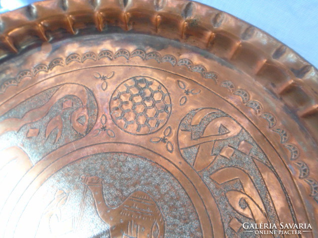 With a 100% hand-engraved oriental motif, a very thick heavy piece right from the beginning of xx.Sz