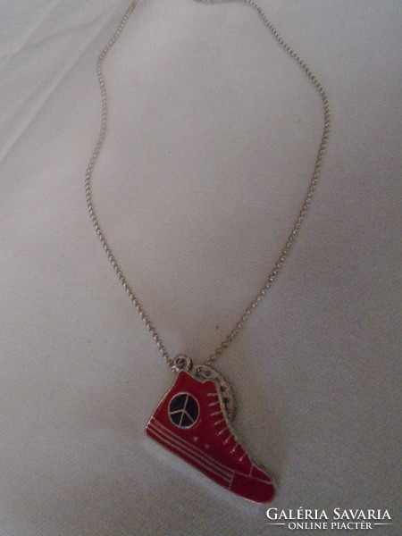 Converse luxury Tibetan pendant with chain and a virgin Mary pendant 43 cm long chain