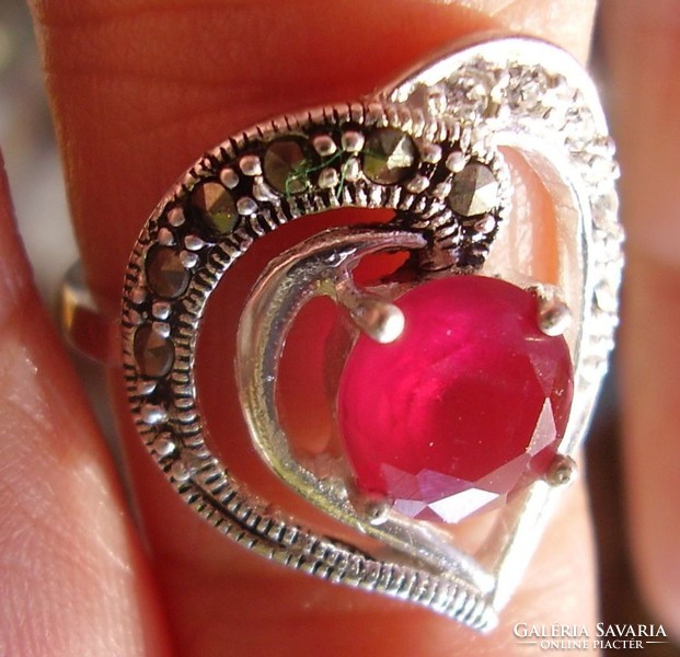 925 ezüst gyűrű, 17,3/54,3 mm,rubin, markazit, czirkónia