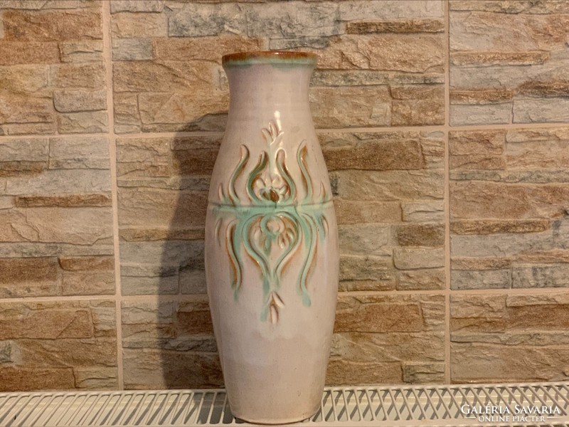 Flawless ceramic vase by Elizabeth Fórizsnár Sárai