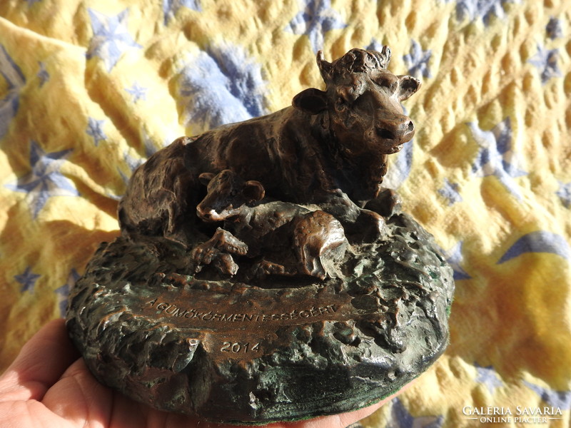 Cow with calf - bronze statue
