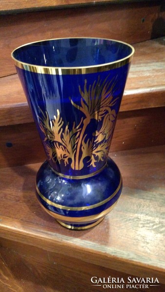 Large glass vase, 28 cm high.