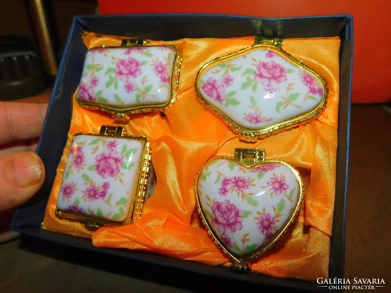Rózsaszín Rózsa Virágos Kínai Porcelán 4 db-os Ékszertartó Szett