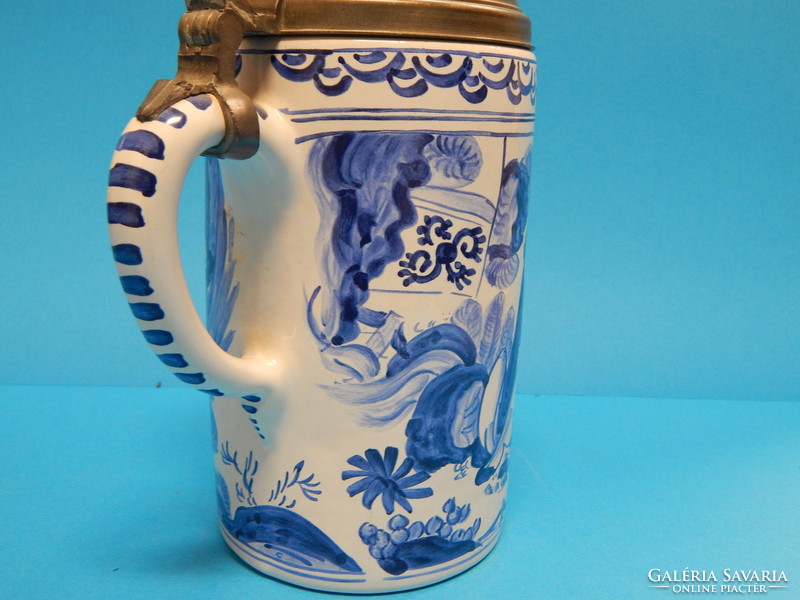 23 Cm high, 1 liter beer mug with lid in excellent condition
