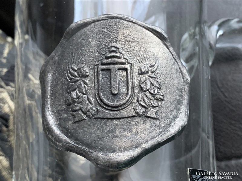 Retro német kristály sörös korsó címeres ón díszítéssel, pici lepattanással a száján
