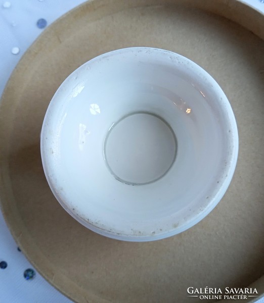 Antik vastag fehér porcelán talpas bögre