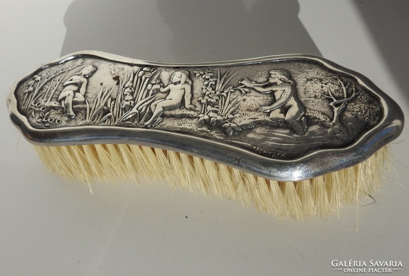 Putts on the shore of the lake - silver case with antique cloth brush