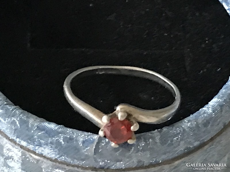 Silver ring with garnet stone, size 7.5