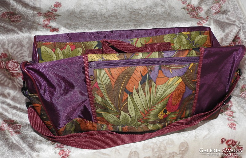 Zipper bag with parrot and primeval pattern