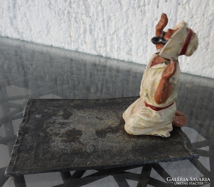 Antik zománcozott dervis szobor imaszőnyegen , mozgó fejjel - dísztárgy