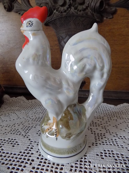 Rooster pouring