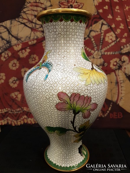 Chinese compartment enamel vase