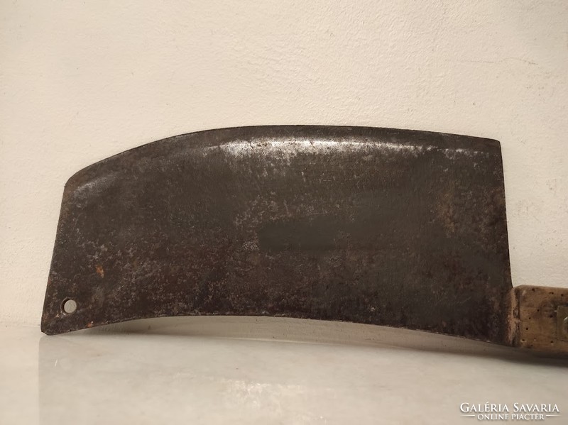 Antik muzeális patinás dekoratív konyhai eszköz kovácsoltvas húsbárd hentes bárd nyéllel 650