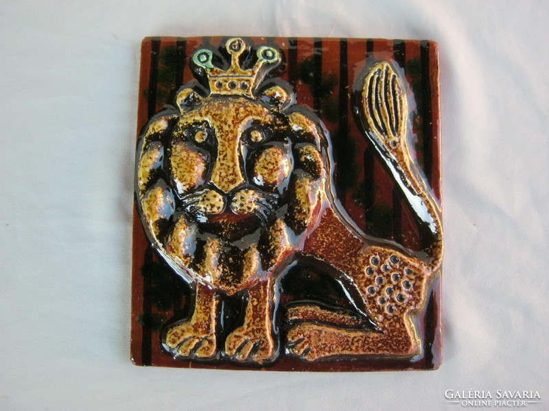 Lion wall ceramic
