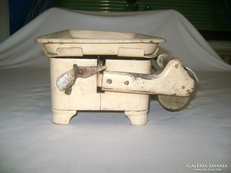Old kitchen scales