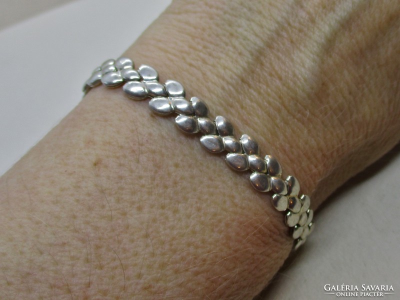 Silver bracelet with a very beautiful pattern