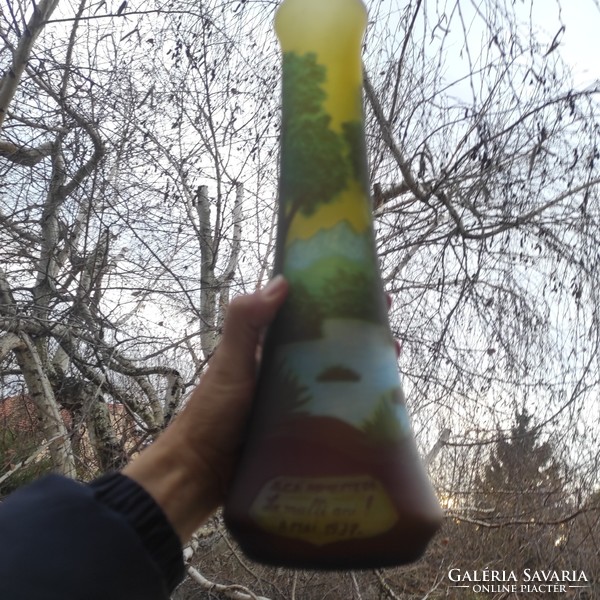 Különleges nagy méretű Gallé jellegű üveg vàza,rétegelt színes,szarvasok,tàjkép mótívumok