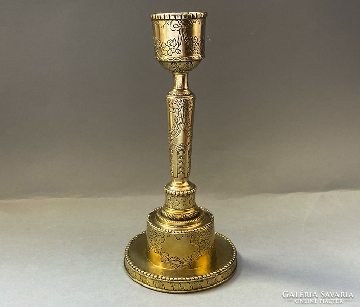 Antik bronz gyertyatartó 1852-es ajándékozási véséssel.