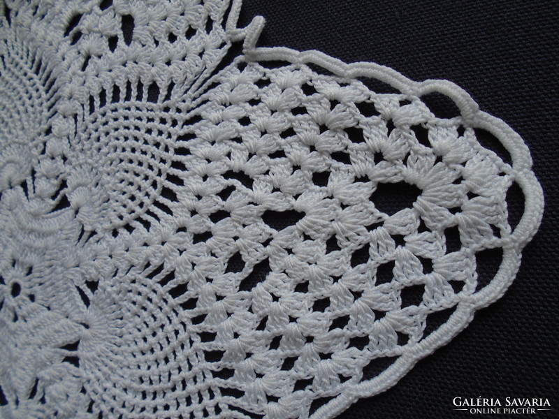 2 pcs. 30 Cm. Diam. Special, very decorative crochet lace tablecloths.