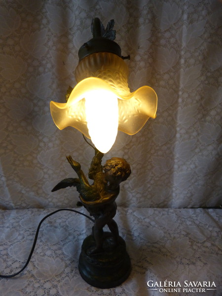 Angyalkás lámpa