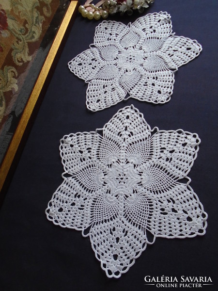2 pcs. 30 Cm. Diam. Special, very decorative crochet lace tablecloths.