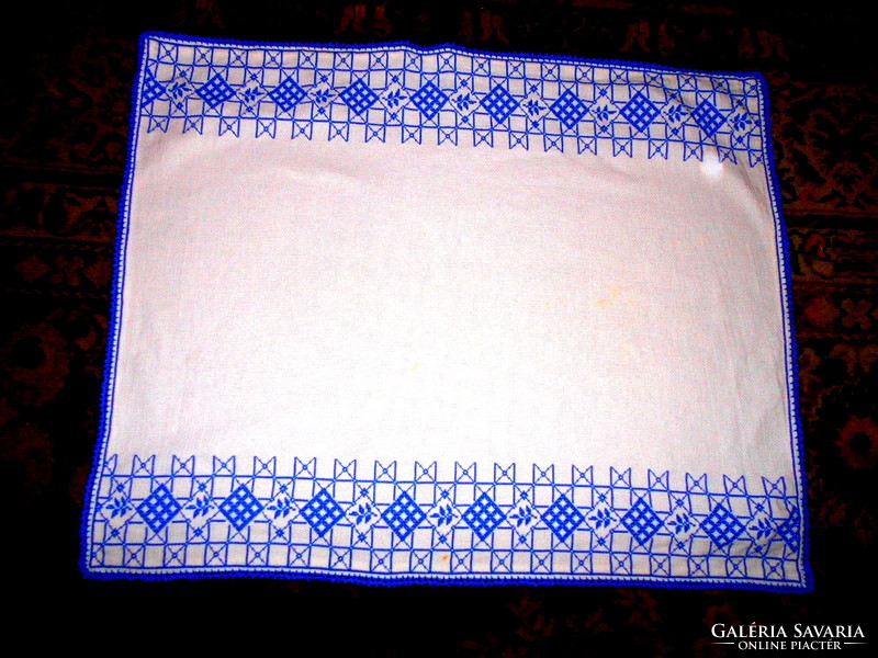 Tablecloth runner 76 cm x 60 cm with cross-stitch
